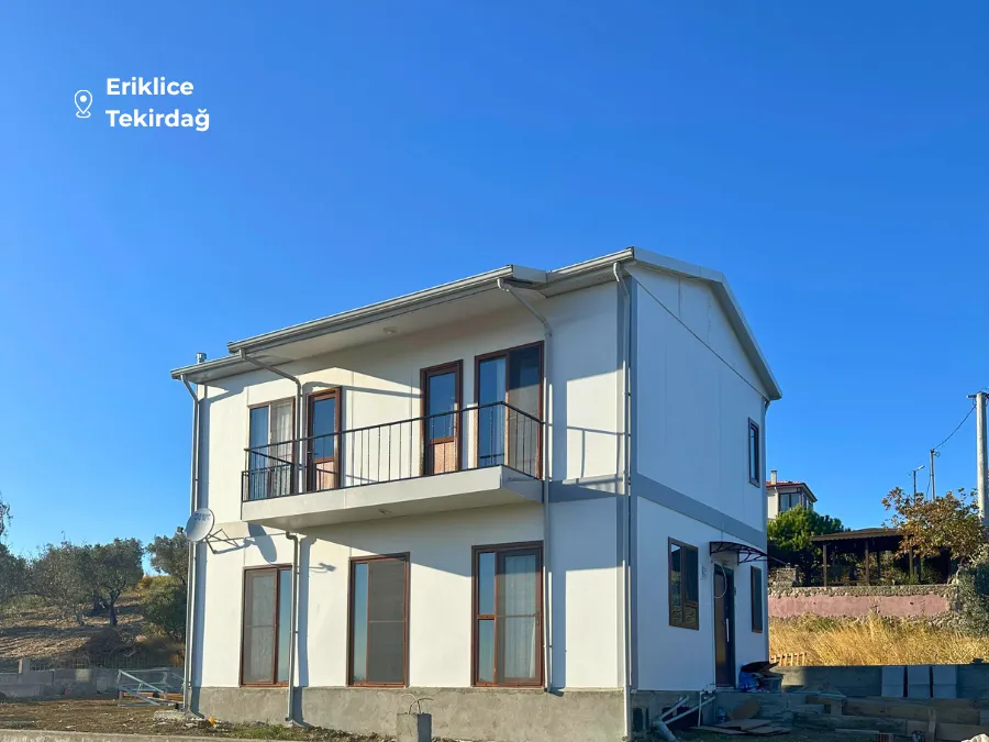 Şarköy’de balkonlu iki katlı modern prefabrik ev