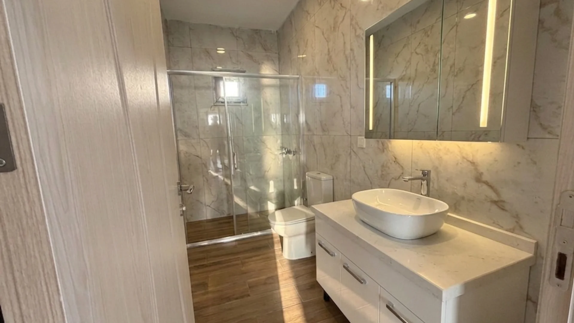 Çelik Ev Banyo Tasarimi Mermer Duskabin – Prefabrik / Çelik Ev