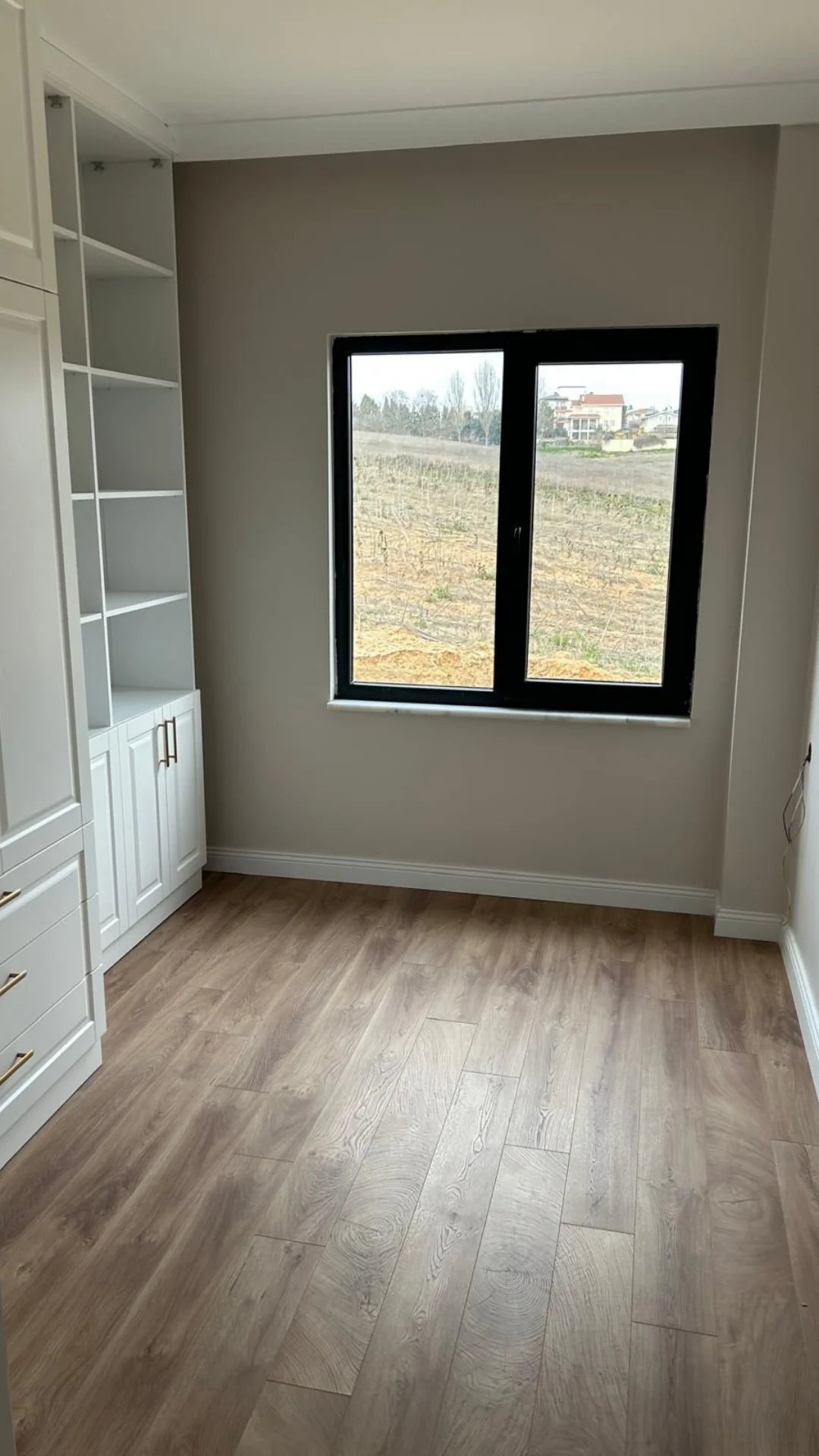 Çelik Ev Gardolap Tasarimi Fonksiyonel Genis – Prefabrik / Çelik Ev