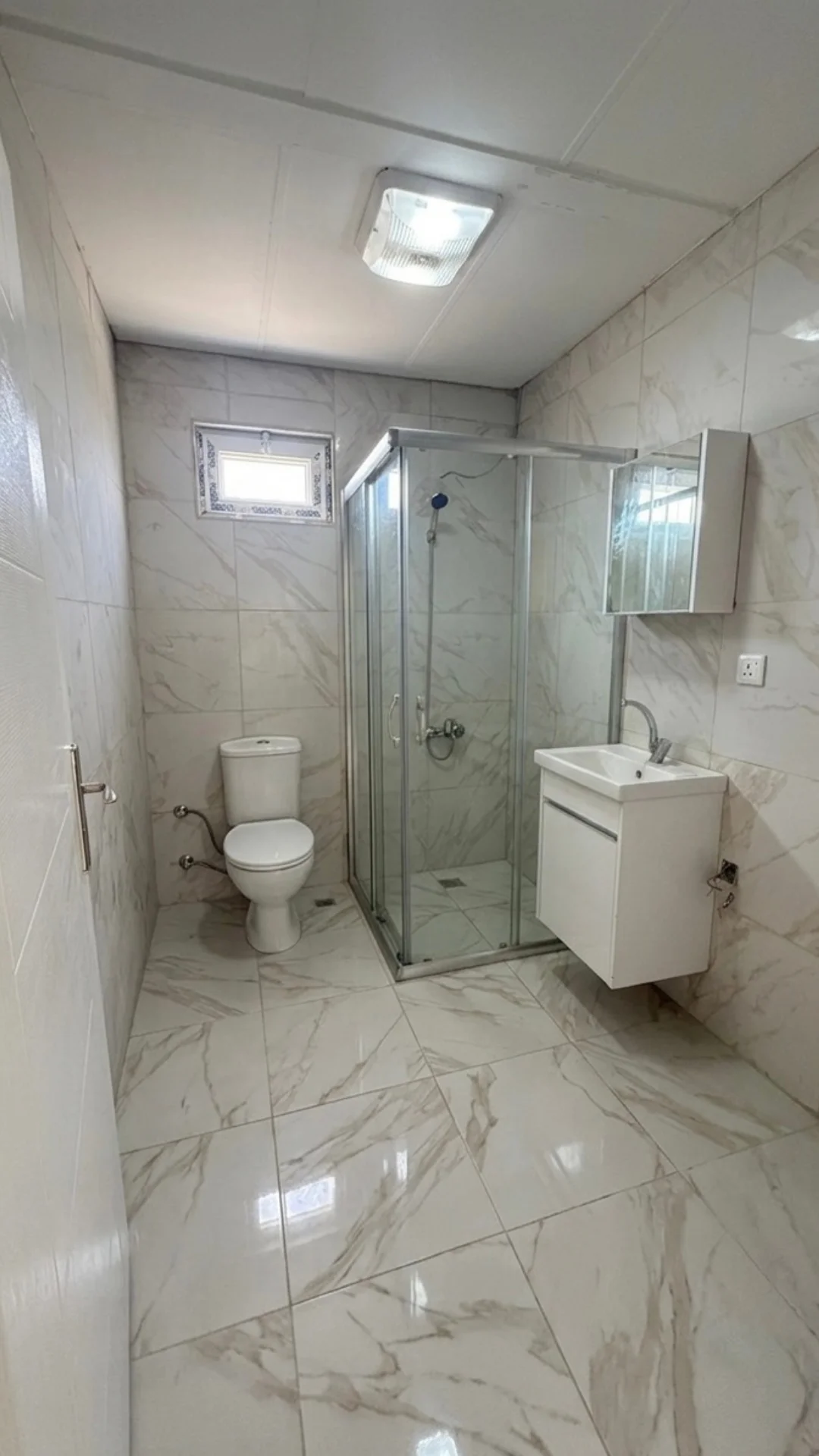 Prefabrik Ev Ferah Banyo Tasarimi – Prefabrik / Çelik Ev